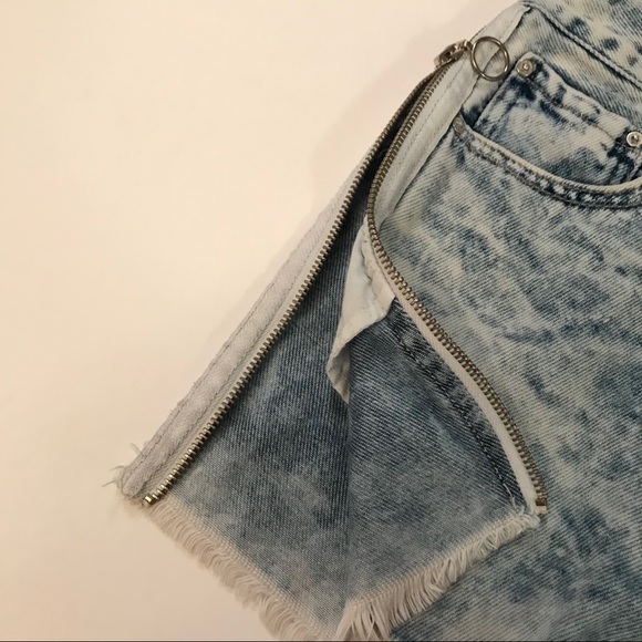 Forever 21 Zip up High Rise Acid Wash Short Shorts - Picture 5 of 8